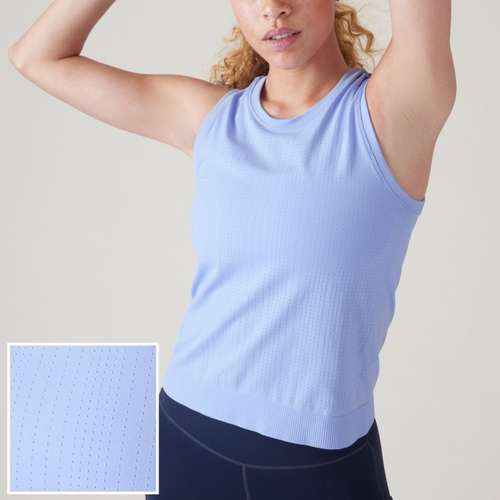 Athleta In Motion Seamless Tank in Light Blue - Size Large